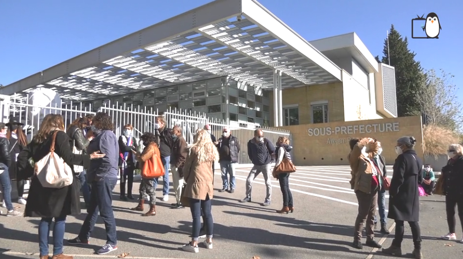 Manifestation contre la fermeture des commerces