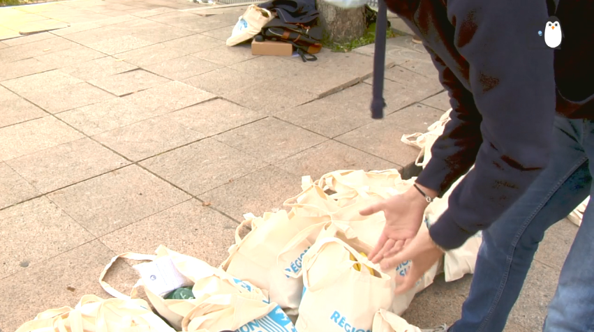 Distribution de paniers alimentaires