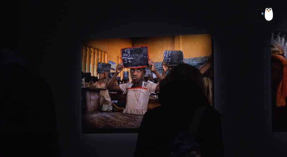 Plongée dans l'univers de Steve McCurry au Caumont Centre d'Art